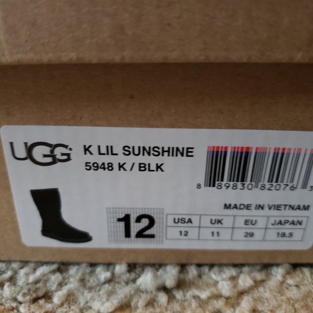 Ugg - Picture 2 of 3
